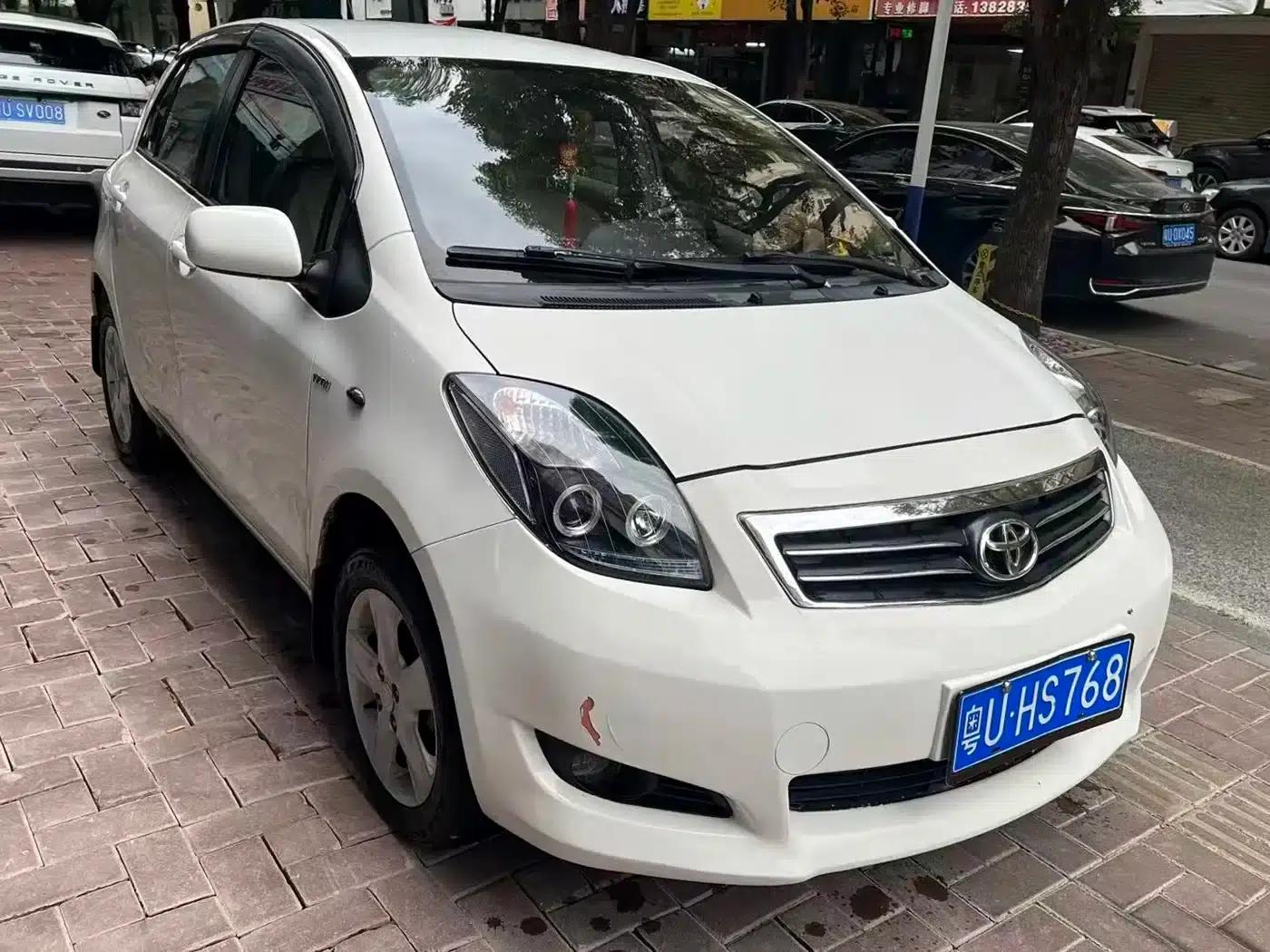2011 Toyota Yaris 1.6E Automatic Dynamic Edition — миниатюра 3