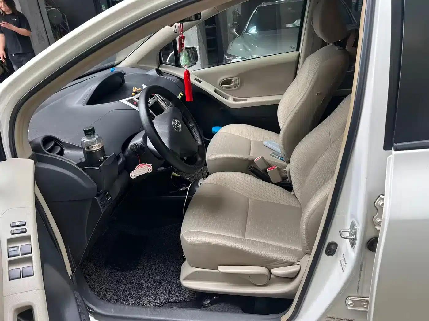 2011 Toyota Yaris 1.6E Automatic Dynamic Edition — миниатюра 4