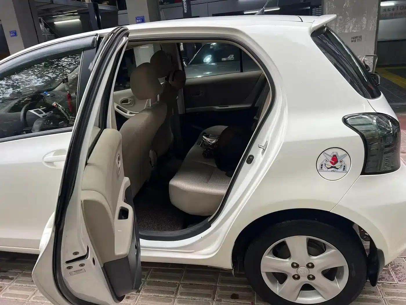 2011 Toyota Yaris 1.6E Automatic Dynamic Edition — миниатюра 5