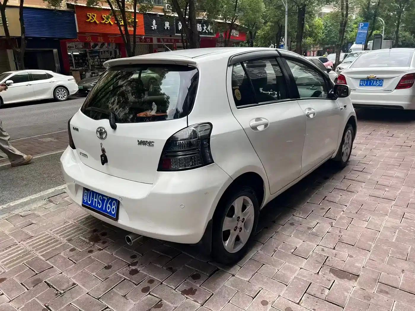 2011 Toyota Yaris 1.6E Automatic Dynamic Edition — миниатюра 9