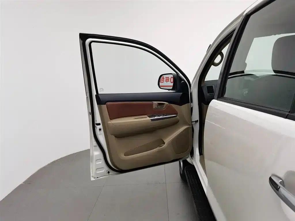 Fortuner 2014 2.7L Automatic — миниатюра 16
