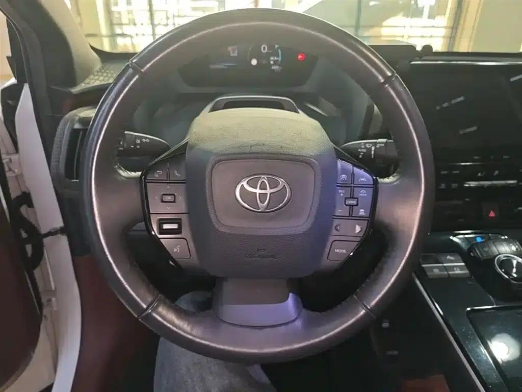 FAW Toyota bZ4X 2022 Two-Wheel Drive Long Range PRO Edition — миниатюра 11