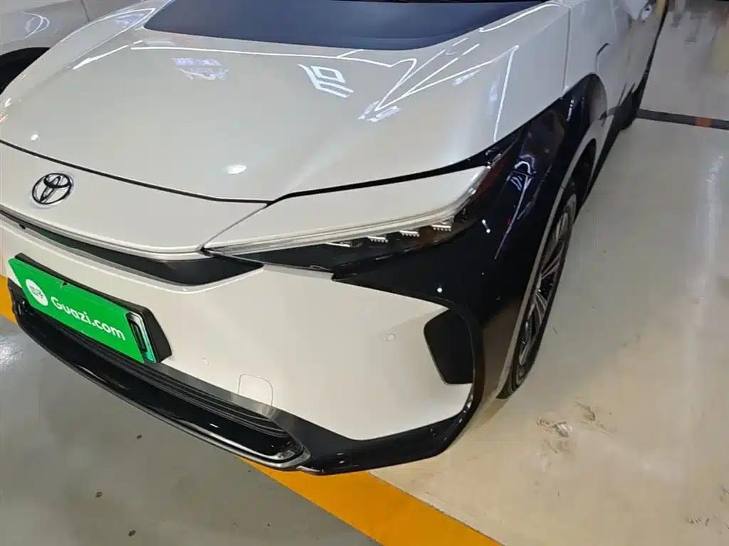FAW Toyota bZ4X 2022 Two-Wheel Drive Long Range PRO Edition — миниатюра 24