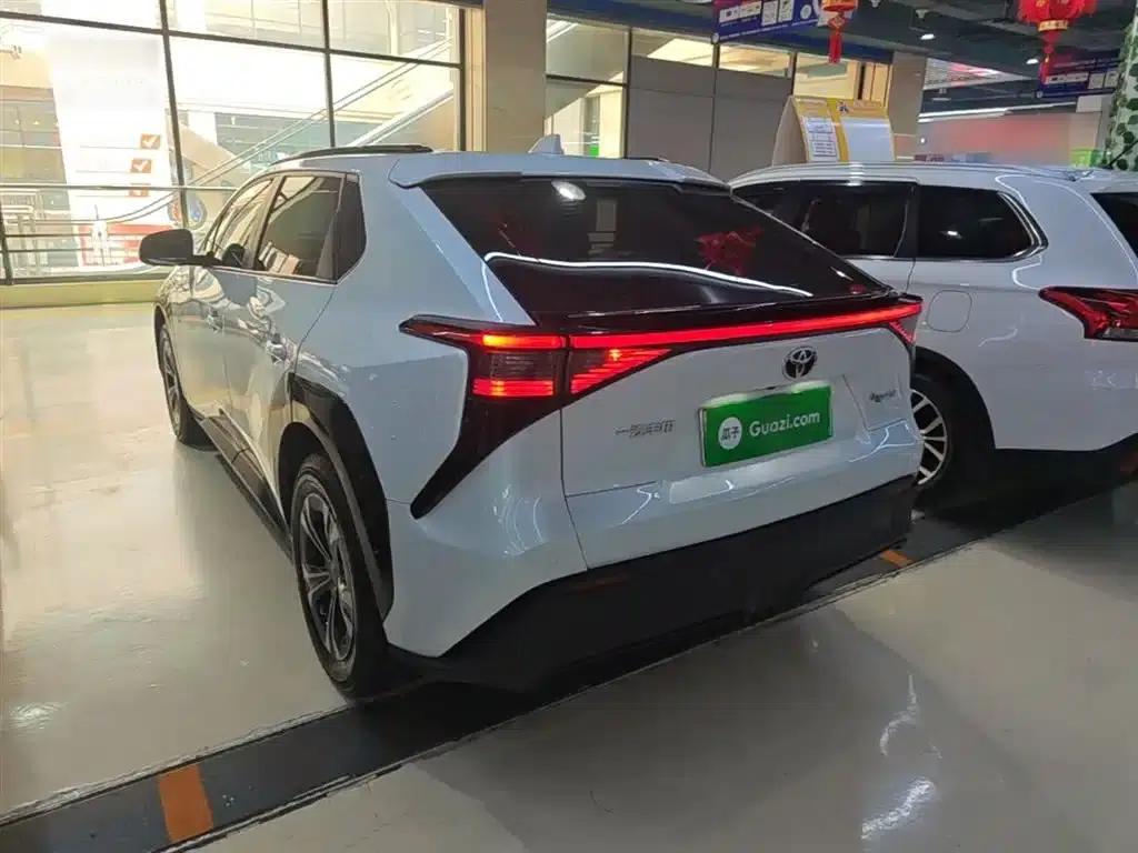 FAW Toyota bZ4X 2022 Two-Wheel Drive Long Range PRO Edition — миниатюра 5