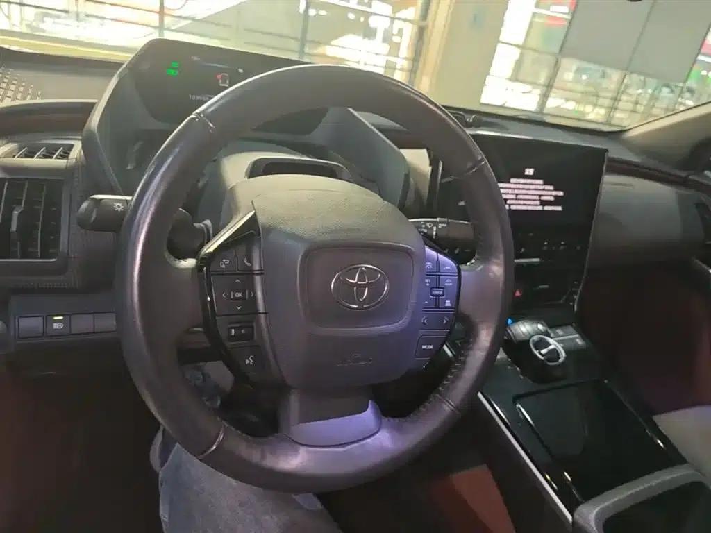 FAW Toyota bZ4X 2022 Two-Wheel Drive Long Range PRO Edition — миниатюра 10