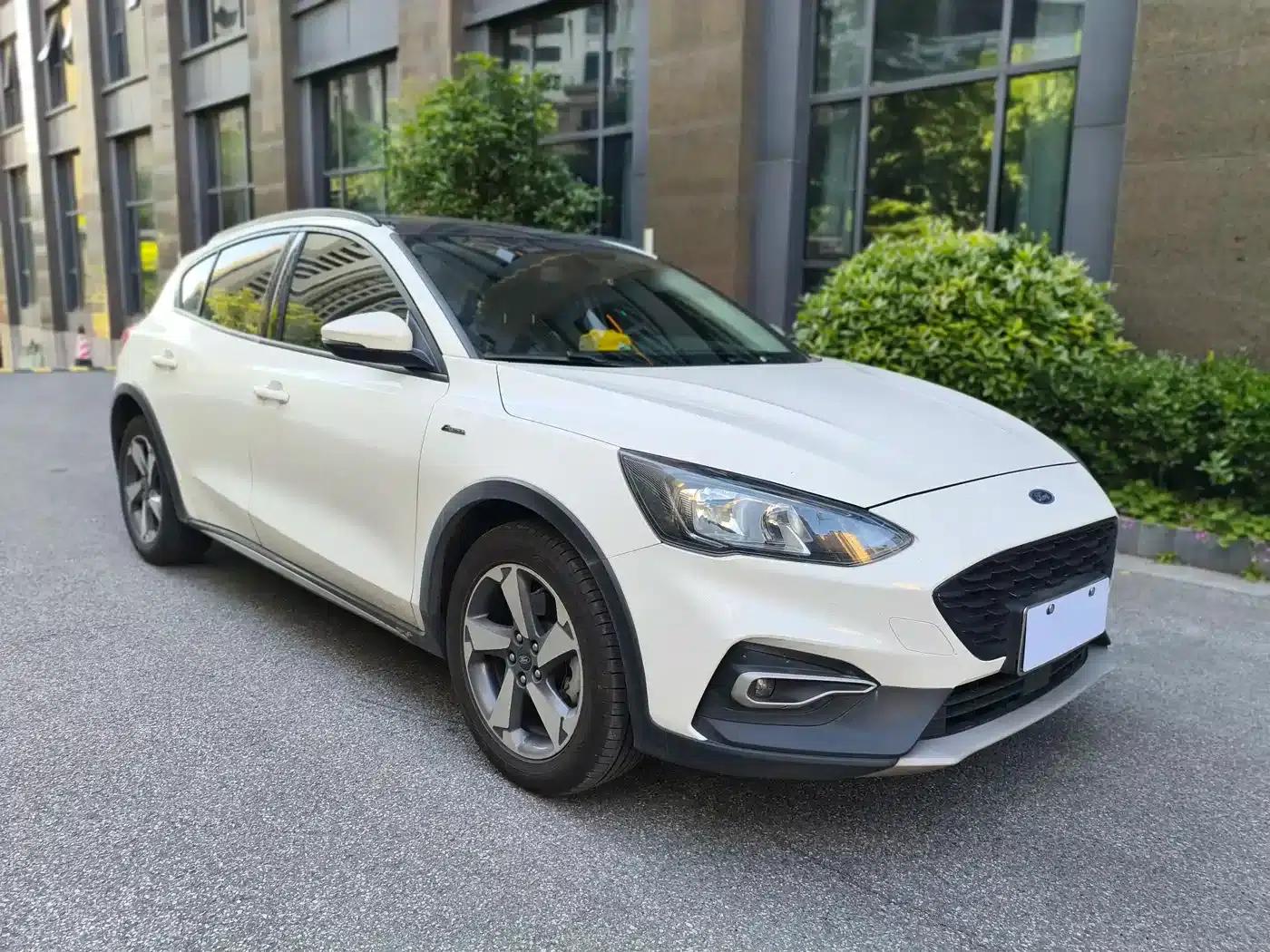Ford Focus Active 2020 EcoBoost 180 Automatic Trend Edition — миниатюра 2