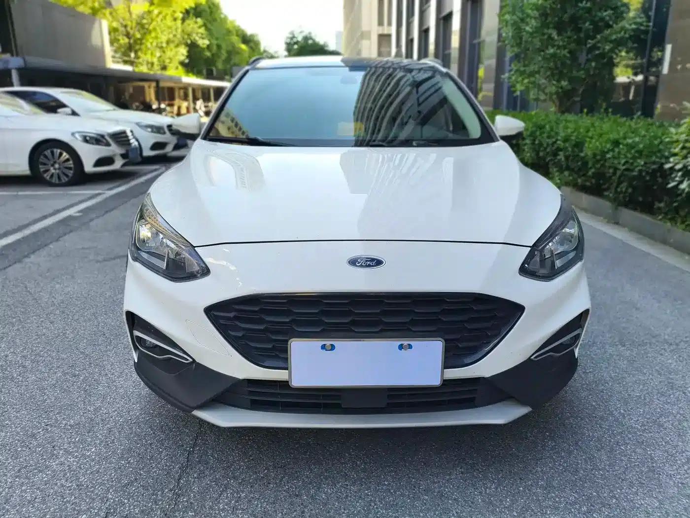 Ford Focus Active 2020 EcoBoost 180 Automatic Trend Edition — миниатюра 3