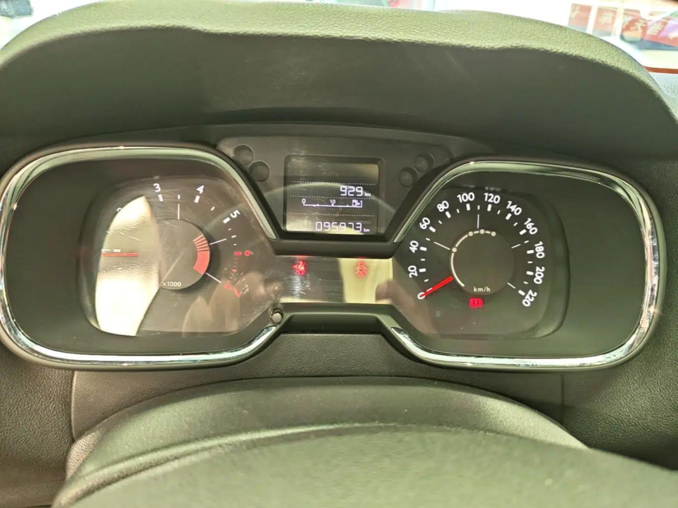 Citroen C4 Sega 2016 1.6L Manual Comfort Model — миниатюра 14