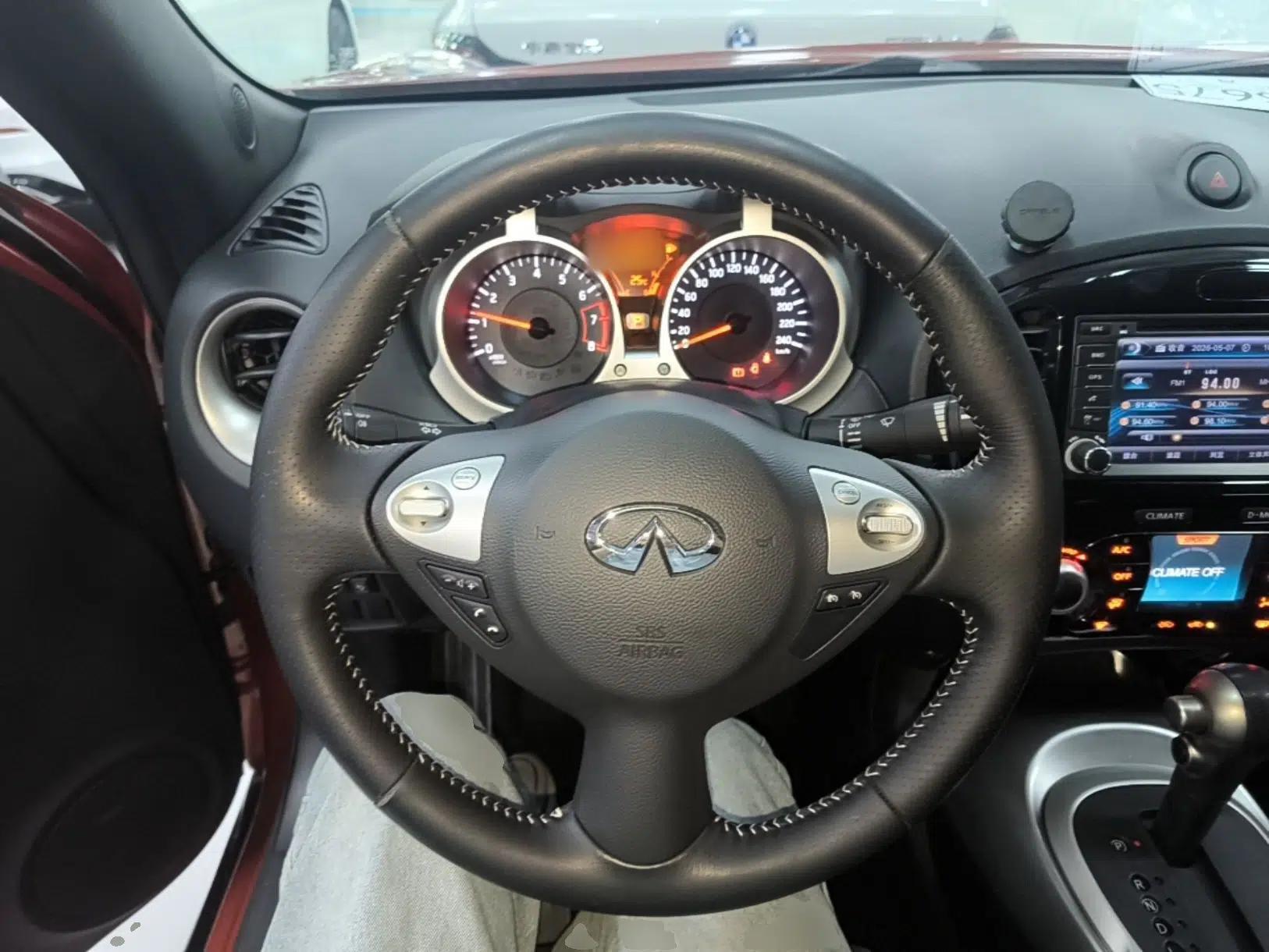 Infiniti ESQ 2014 1.6L Spontaneous Edition — миниатюра 13
