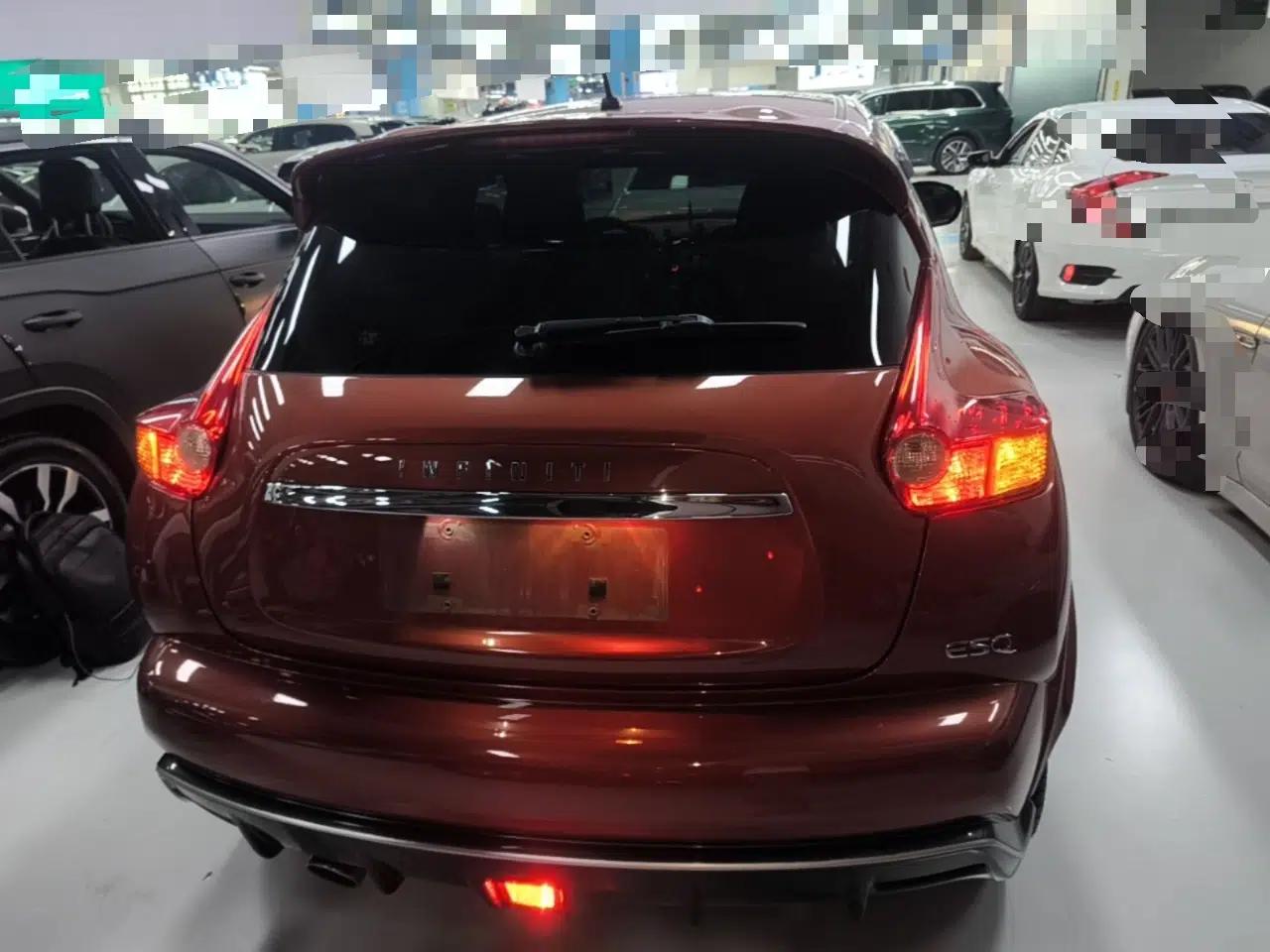 Infiniti ESQ 2014 1.6L Spontaneous Edition — миниатюра 3