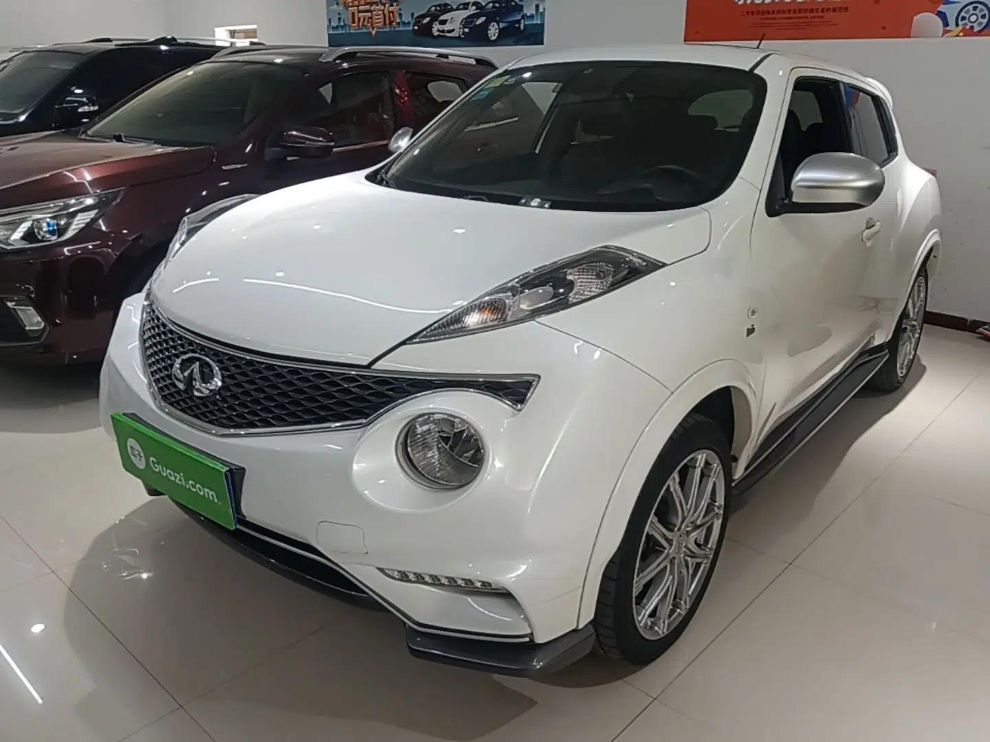 Infiniti ESQ 2014 1.6L Spontaneous Edition — миниатюра 1