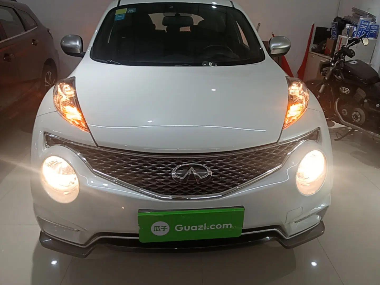 Infiniti ESQ 2014 1.6L Spontaneous Edition — миниатюра 2