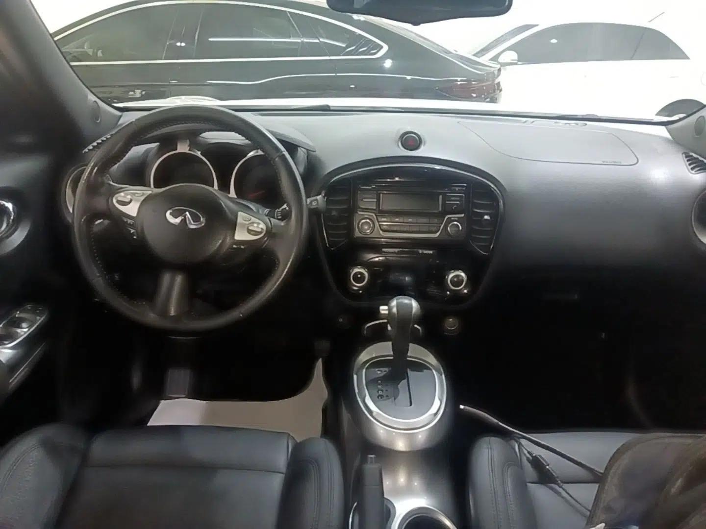 Infiniti ESQ 2014 1.6L Spontaneous Edition — миниатюра 13