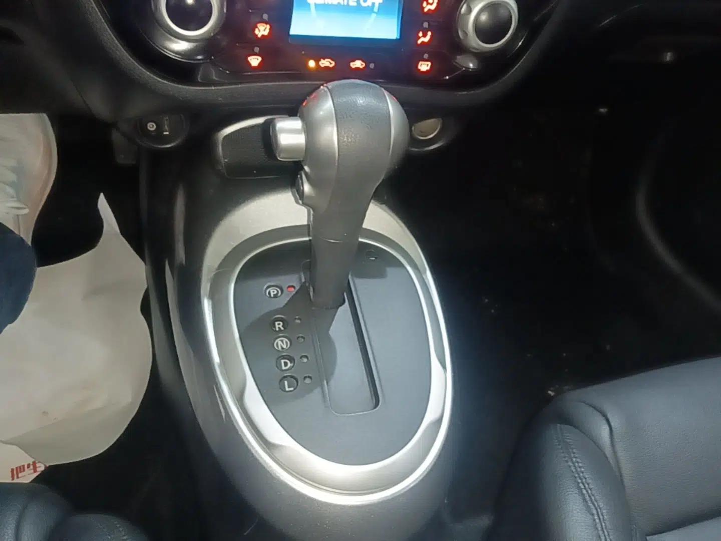 Infiniti ESQ 2014 1.6L Spontaneous Edition — миниатюра 17