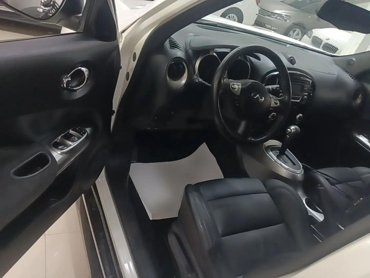 Infiniti ESQ 2014 1.6L Spontaneous Edition — миниатюра 19