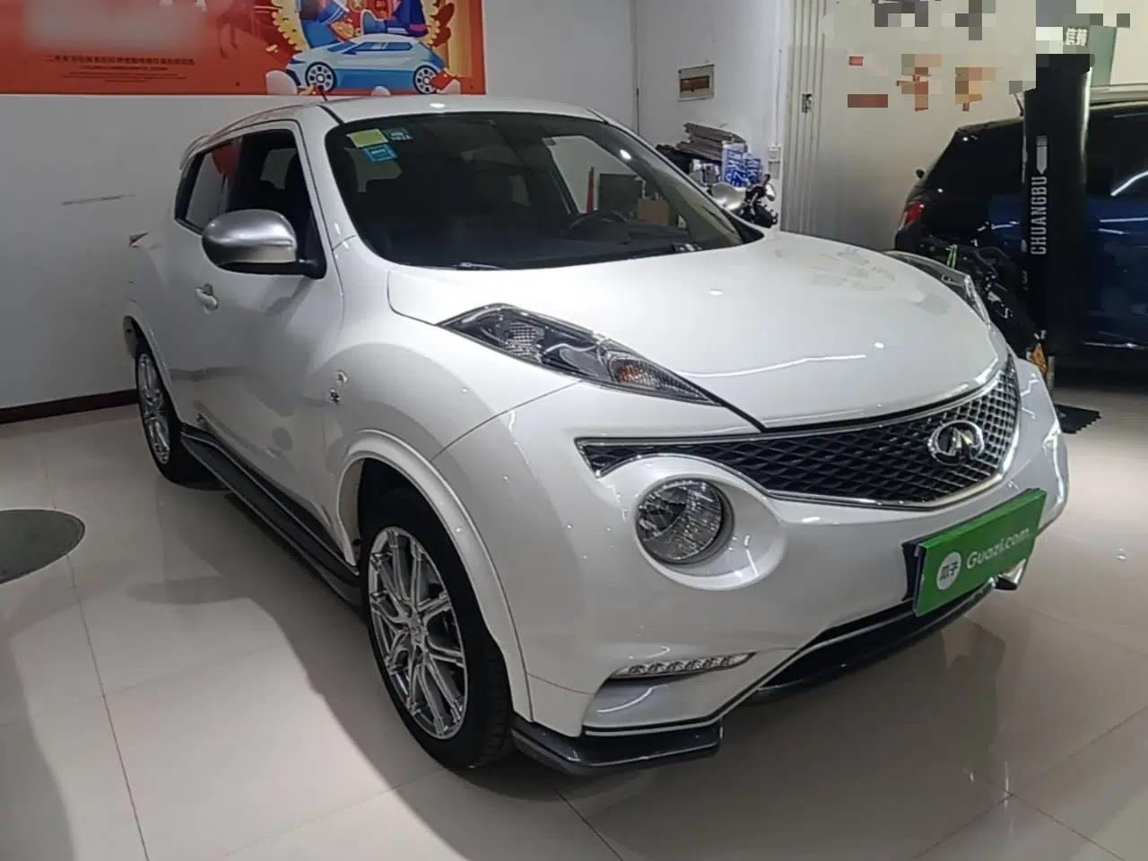Infiniti ESQ 2014 1.6L Spontaneous Edition — миниатюра 3