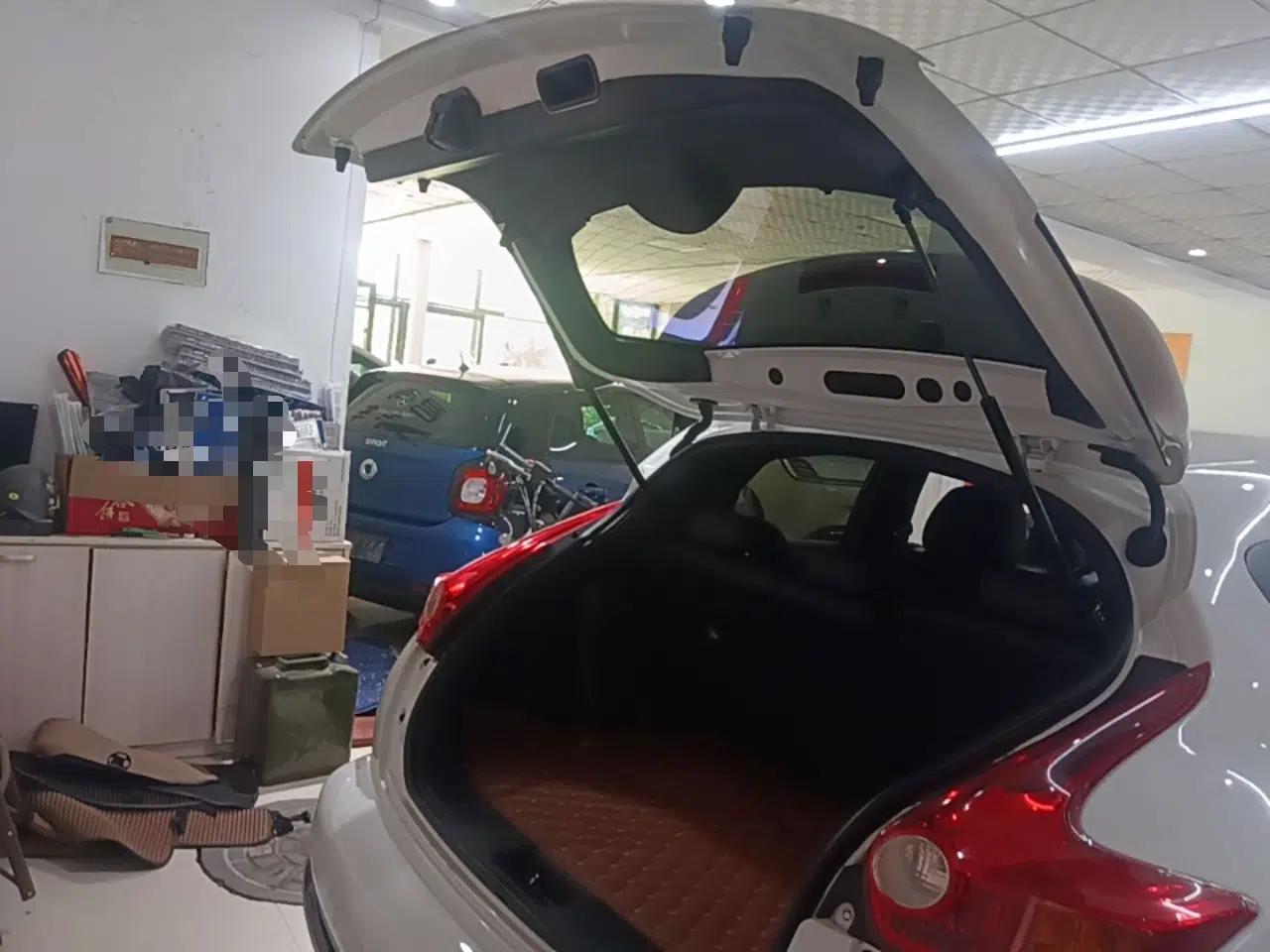 Infiniti ESQ 2014 1.6L Spontaneous Edition — миниатюра 22