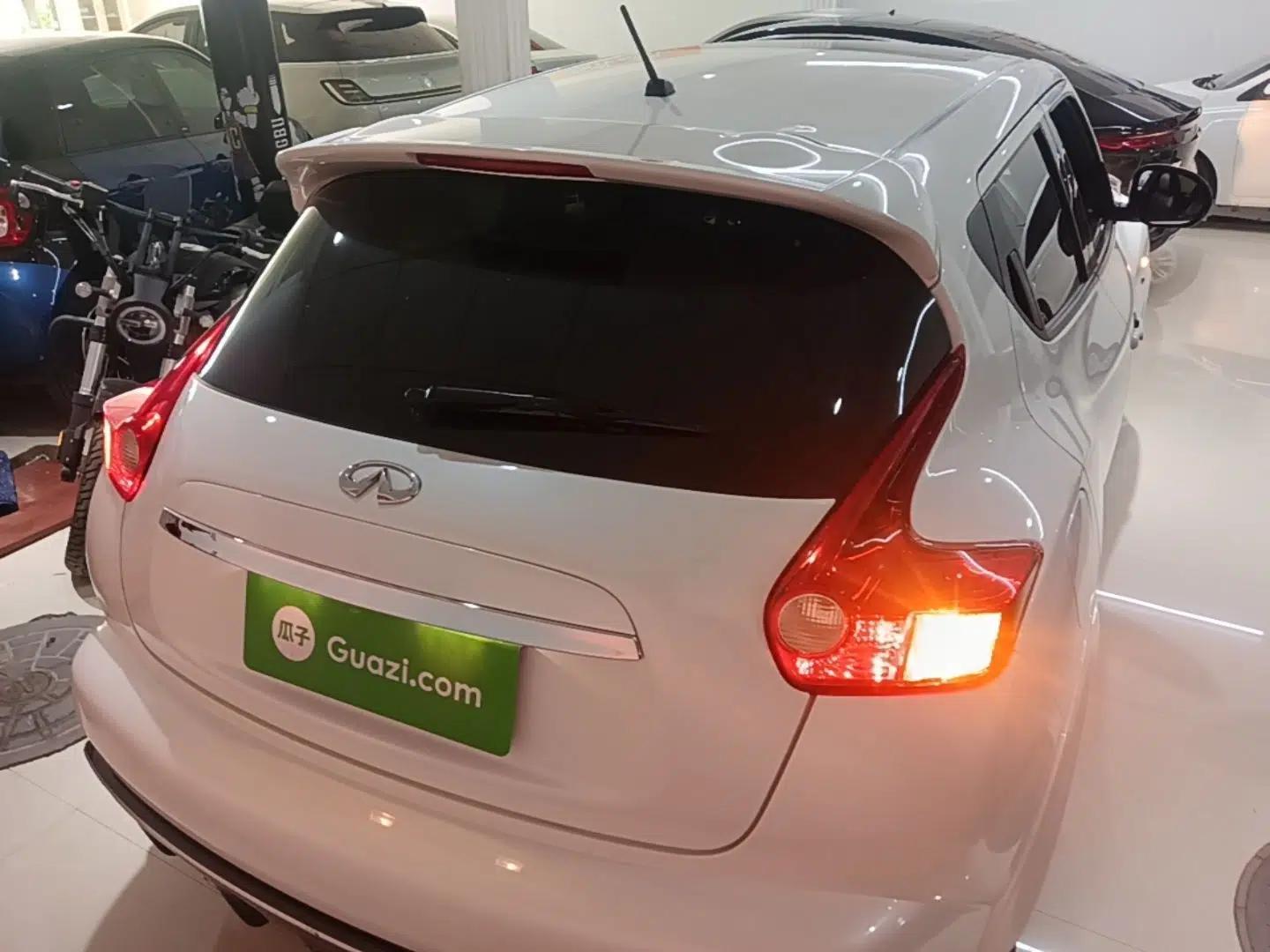 Infiniti ESQ 2014 1.6L Spontaneous Edition — миниатюра 5