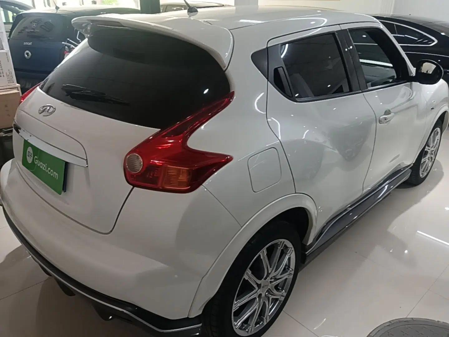 Infiniti ESQ 2014 1.6L Spontaneous Edition — миниатюра 6