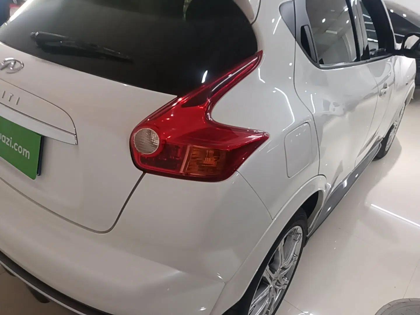 Infiniti ESQ 2014 1.6L Spontaneous Edition — миниатюра 7