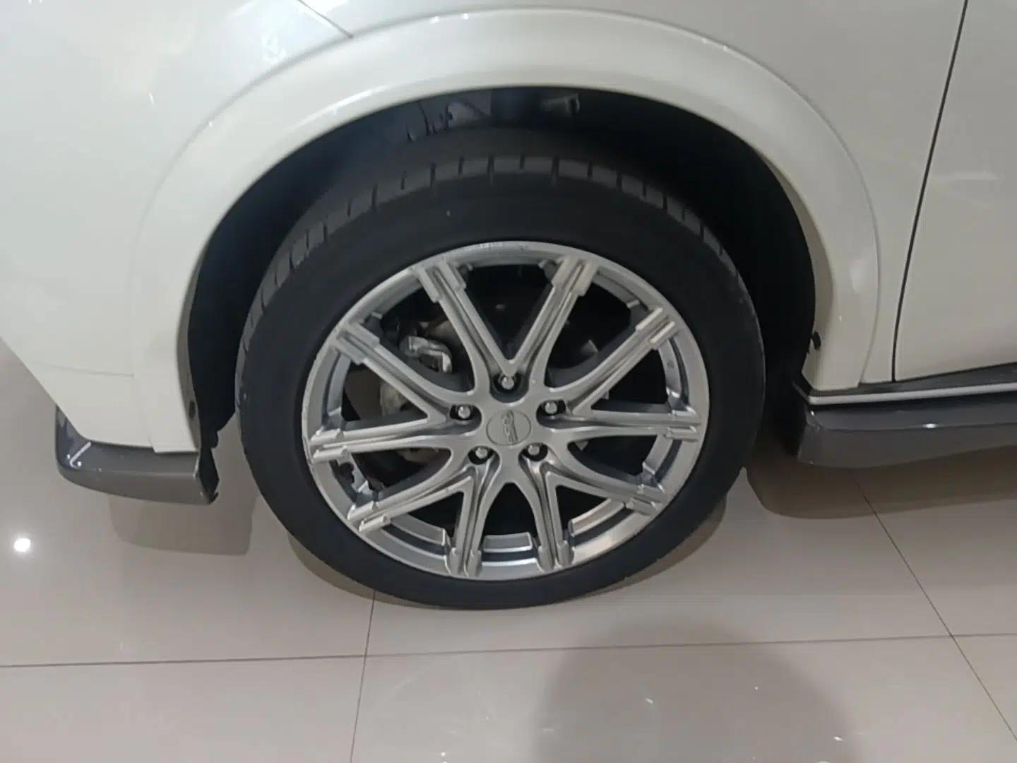 Infiniti ESQ 2014 1.6L Spontaneous Edition — миниатюра 8