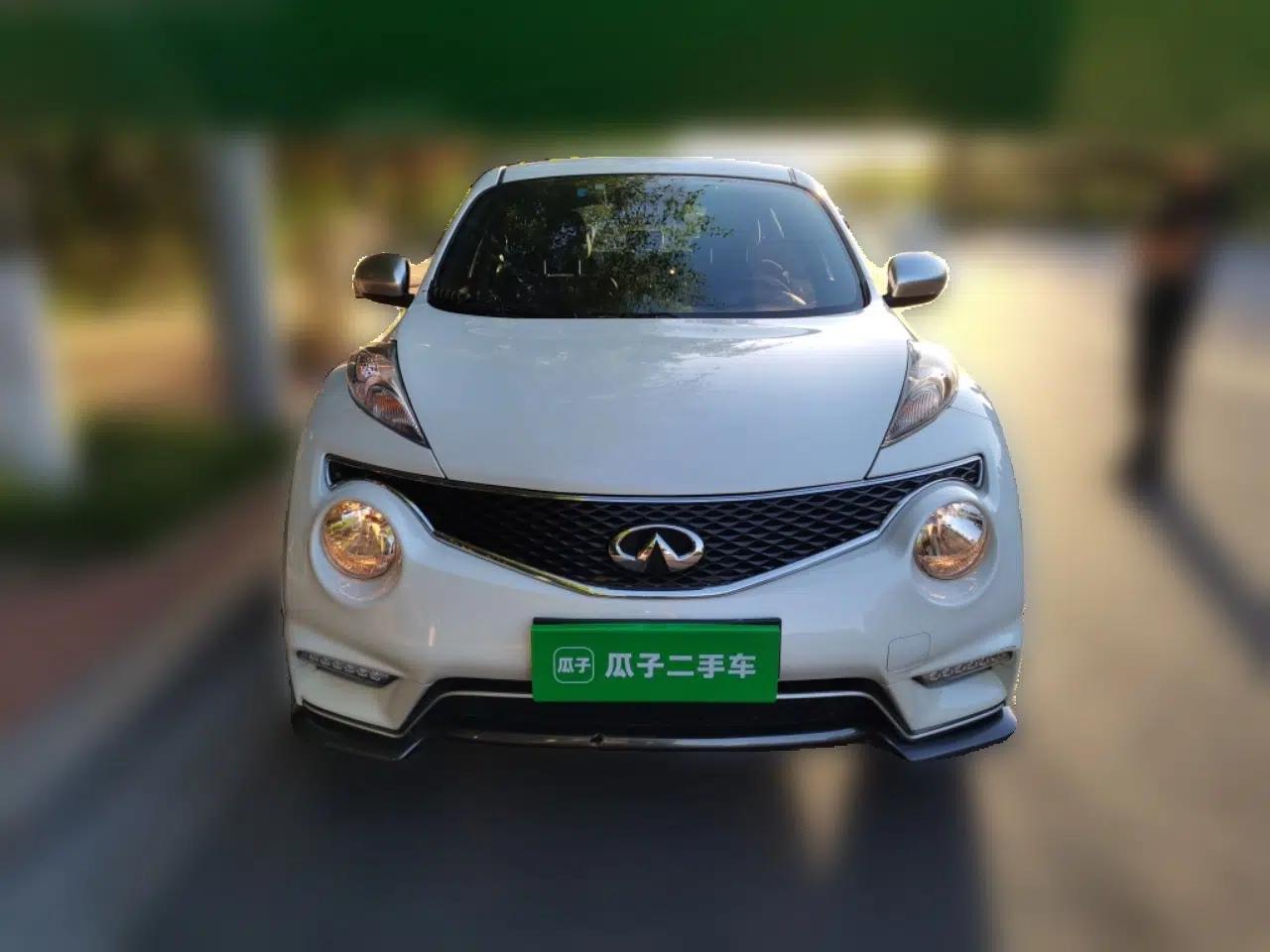 Infiniti ESQ 2014 1.6L Spontaneous Edition — миниатюра 2