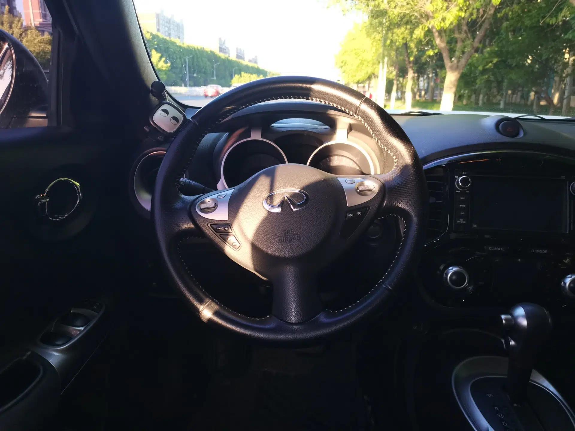 Infiniti ESQ 2014 1.6L Spontaneous Edition — миниатюра 11
