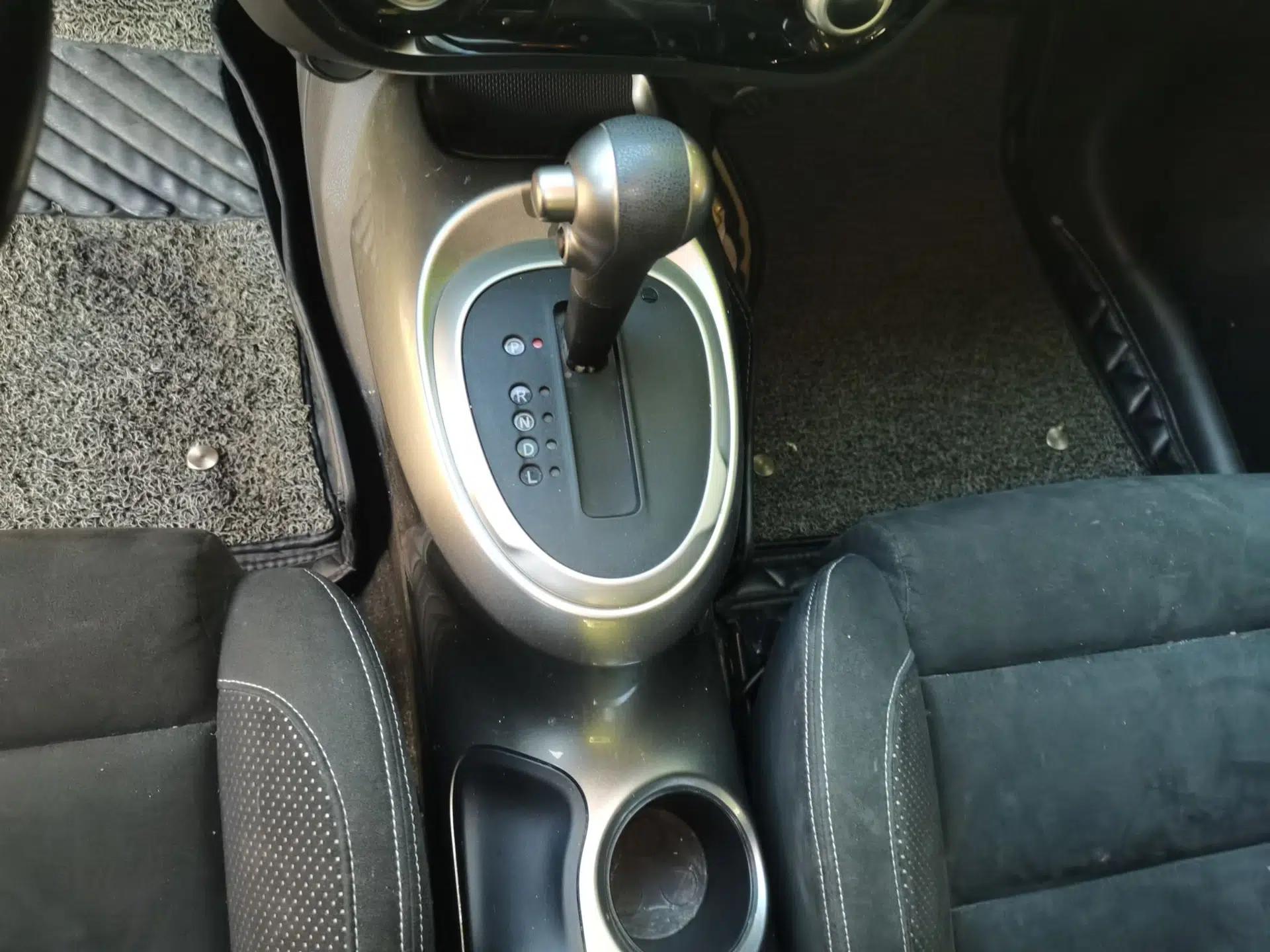 Infiniti ESQ 2014 1.6L Spontaneous Edition — миниатюра 15