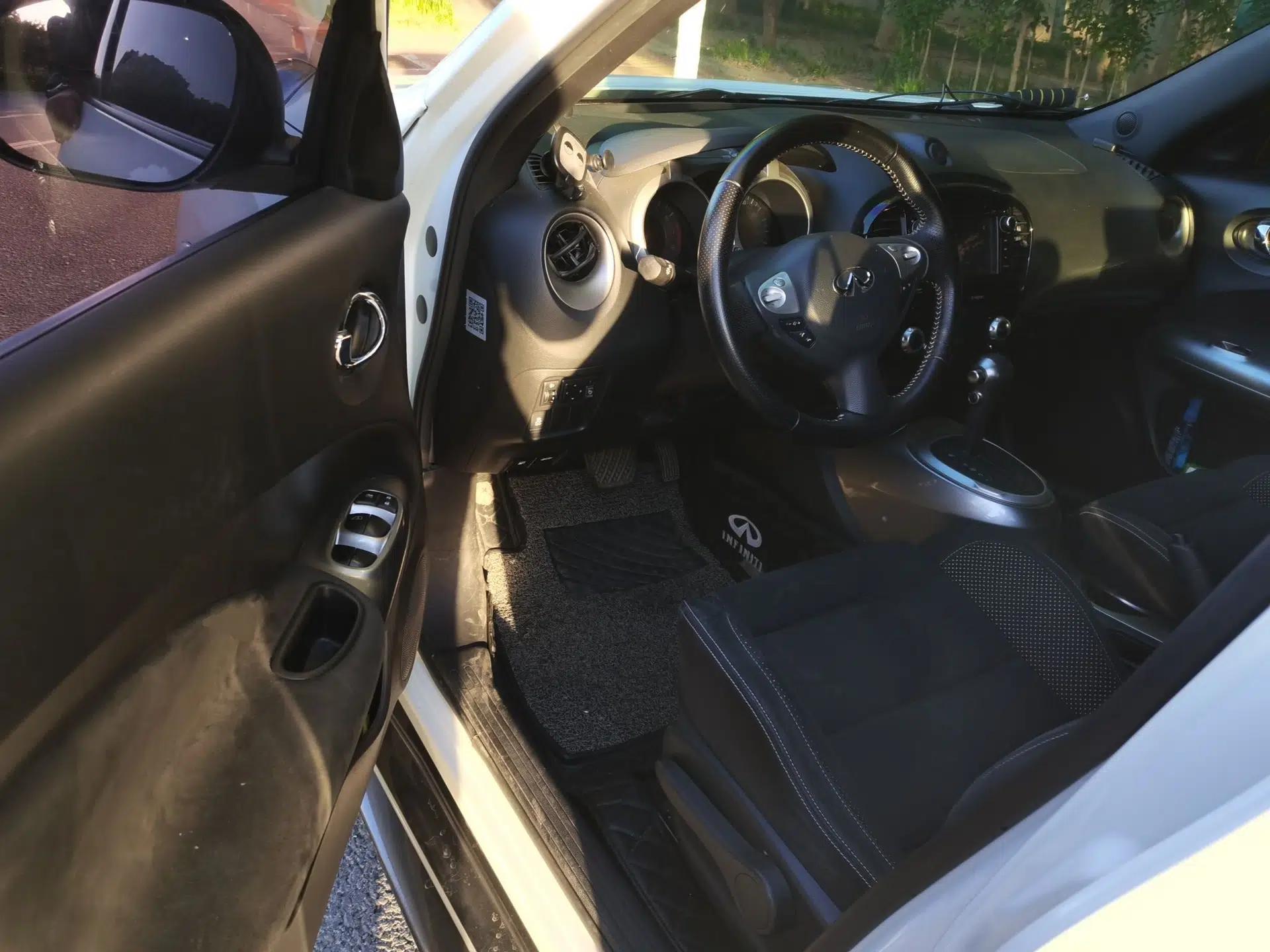 Infiniti ESQ 2014 1.6L Spontaneous Edition — миниатюра 17