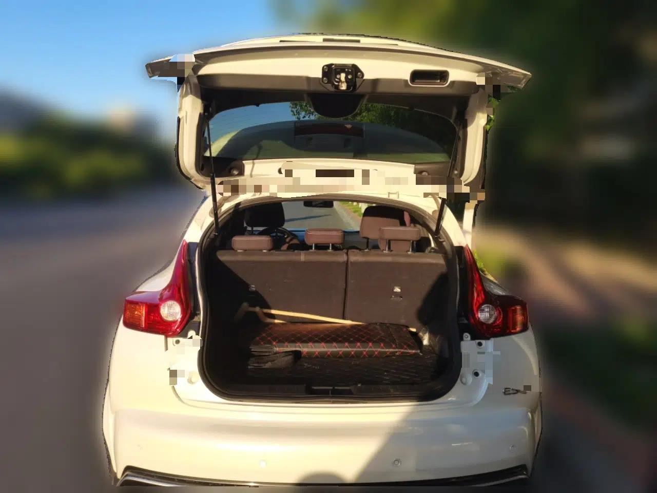 Infiniti ESQ 2014 1.6L Spontaneous Edition — миниатюра 20