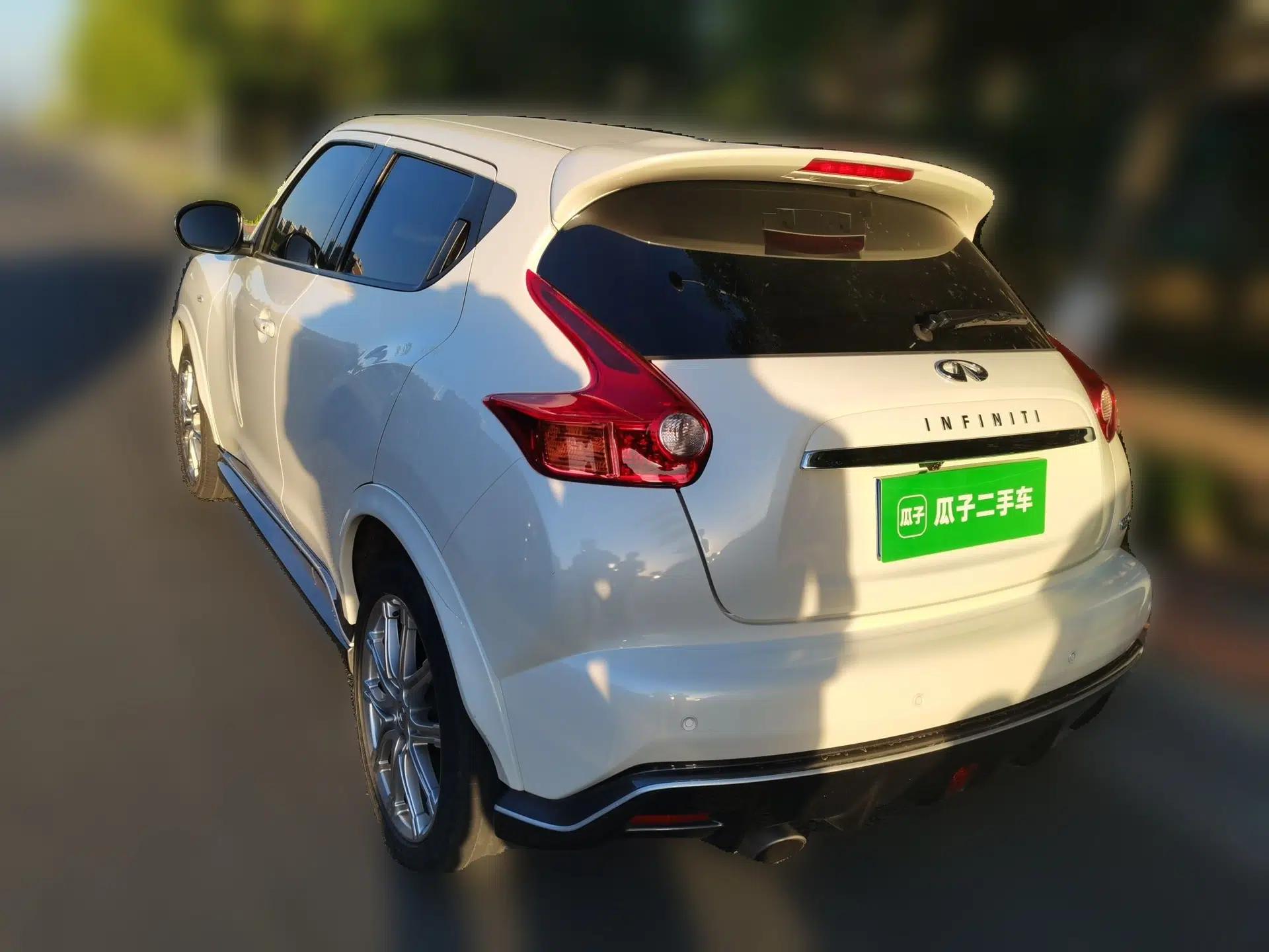 Infiniti ESQ 2014 1.6L Spontaneous Edition — миниатюра 4