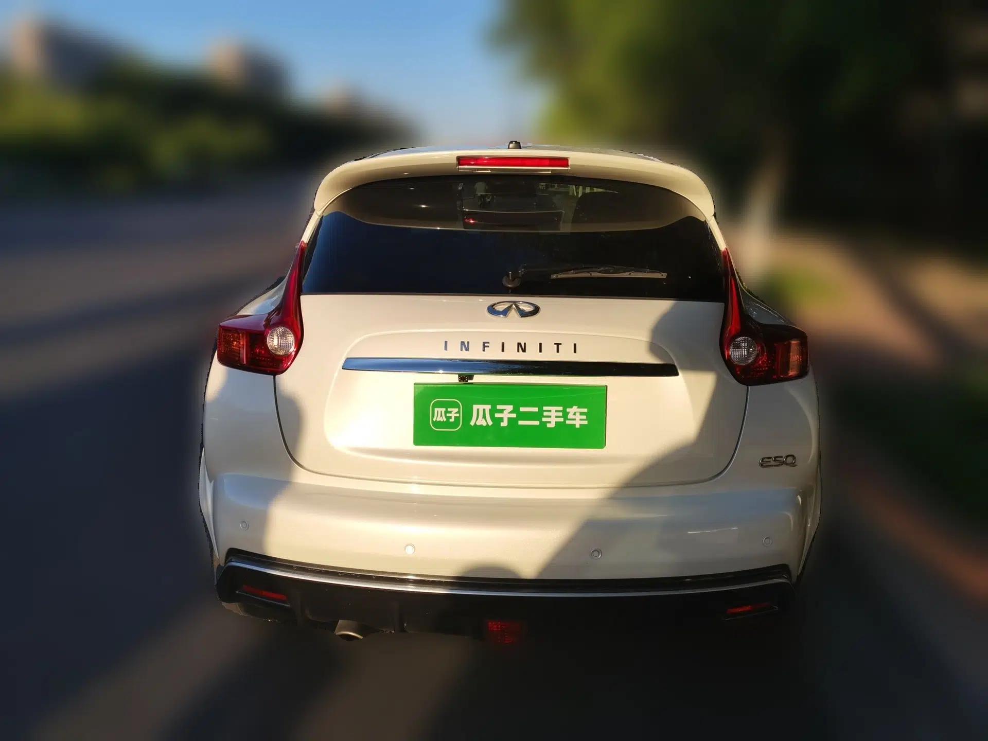 Infiniti ESQ 2014 1.6L Spontaneous Edition — миниатюра 5