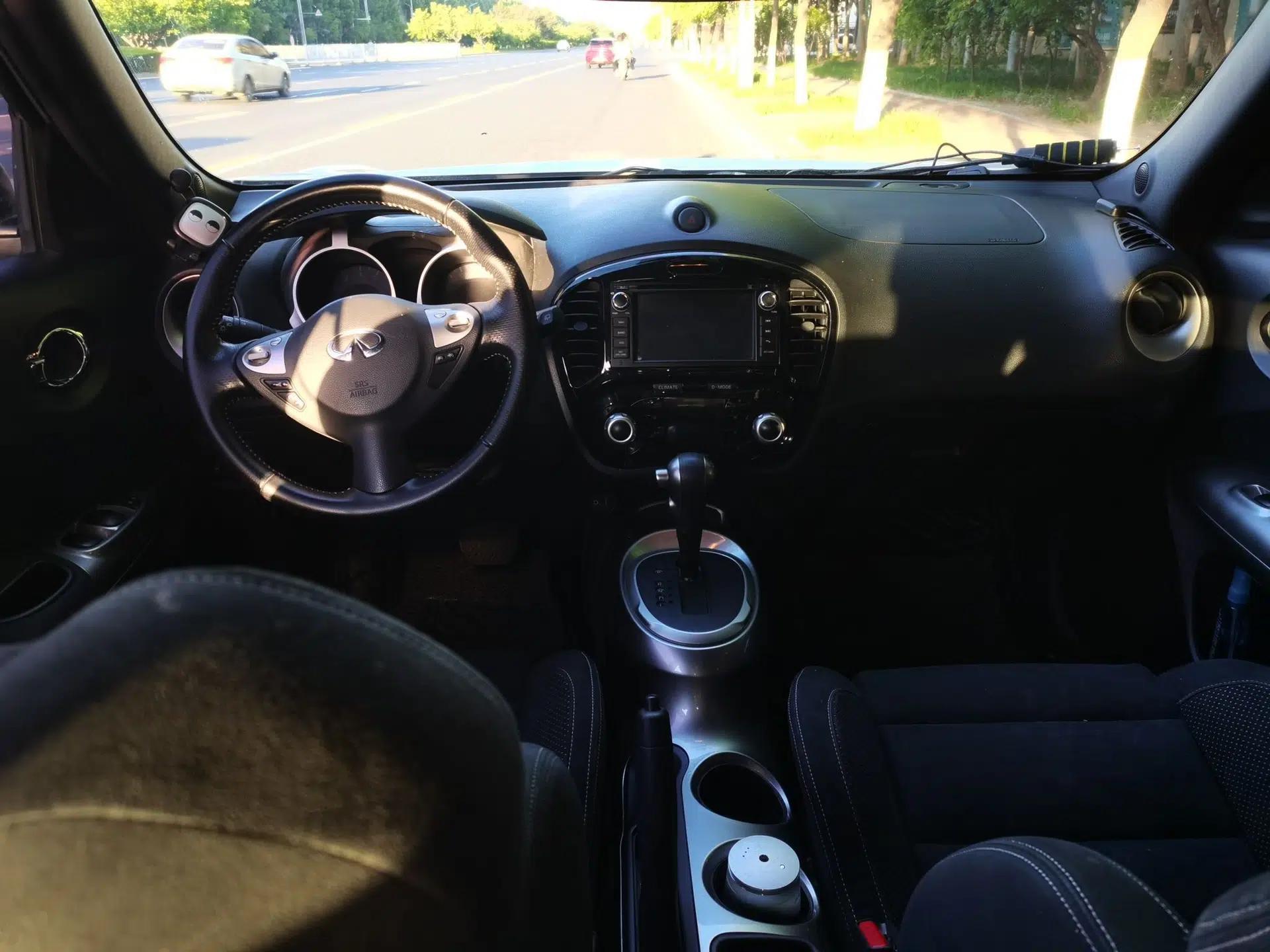 Infiniti ESQ 2014 1.6L Spontaneous Edition — миниатюра 10