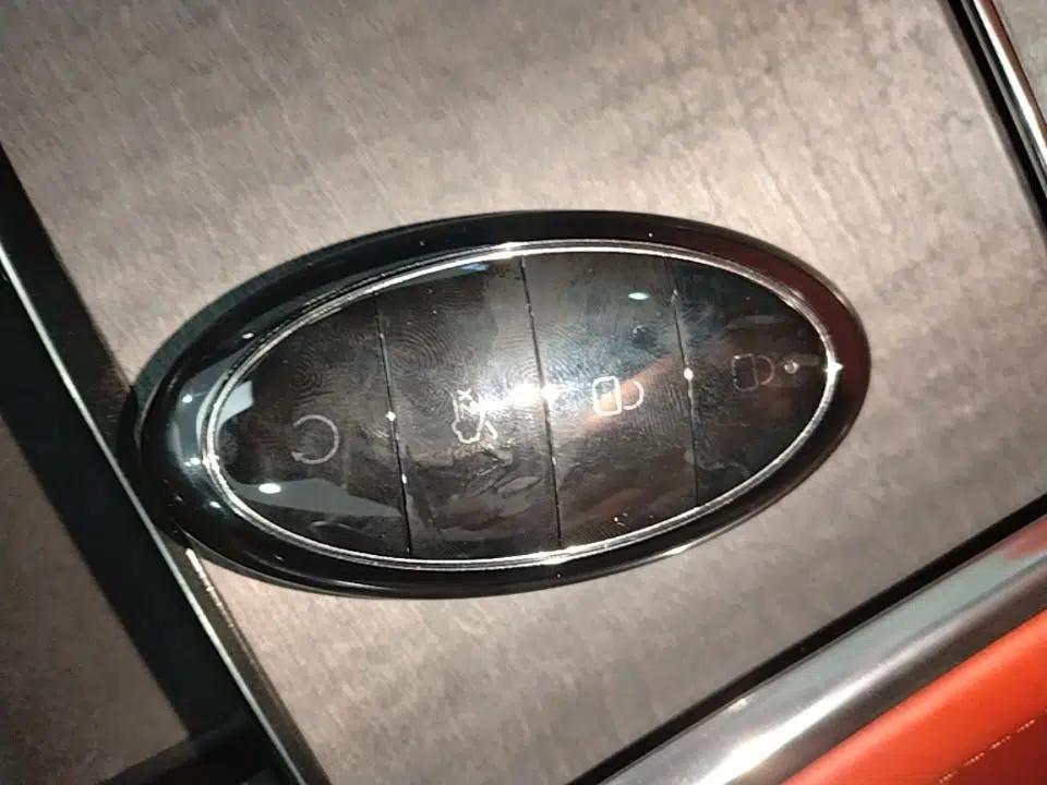 Yangwang U7 2025 PHEV Four-Seat Flagship Edition — миниатюра 12