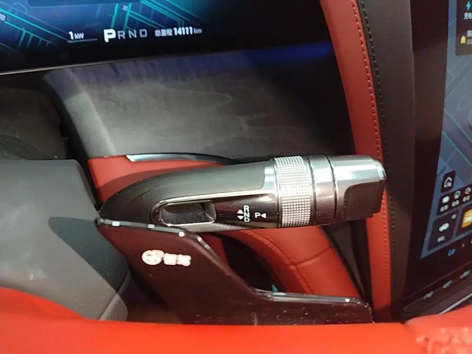 Yangwang U7 2025 PHEV Four-Seat Flagship Edition — миниатюра 17