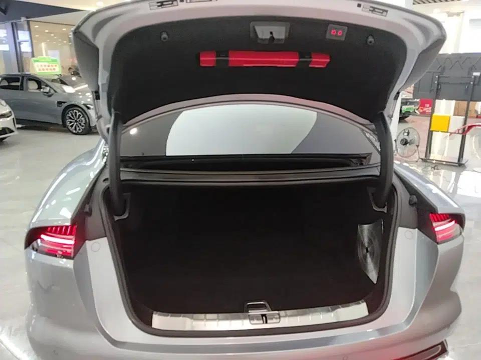 Yangwang U7 2025 PHEV Four-Seat Flagship Edition — миниатюра 22