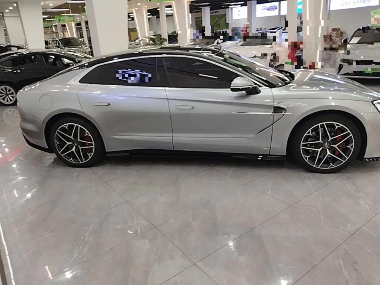 Yangwang U7 2025 PHEV Four-Seat Flagship Edition — миниатюра 6