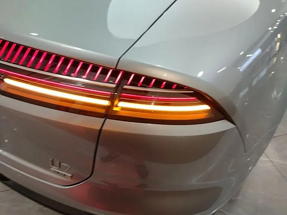 Yangwang U7 2025 PHEV Four-Seat Flagship Edition — миниатюра 7