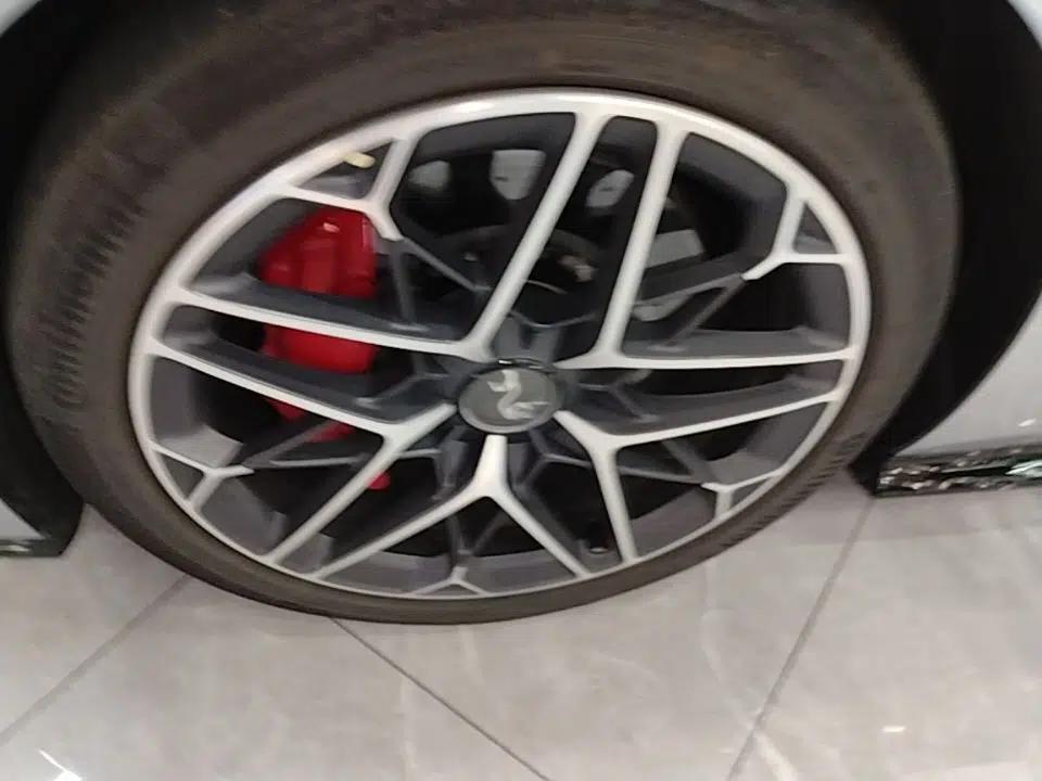 Yangwang U7 2025 PHEV Four-Seat Flagship Edition — миниатюра 8