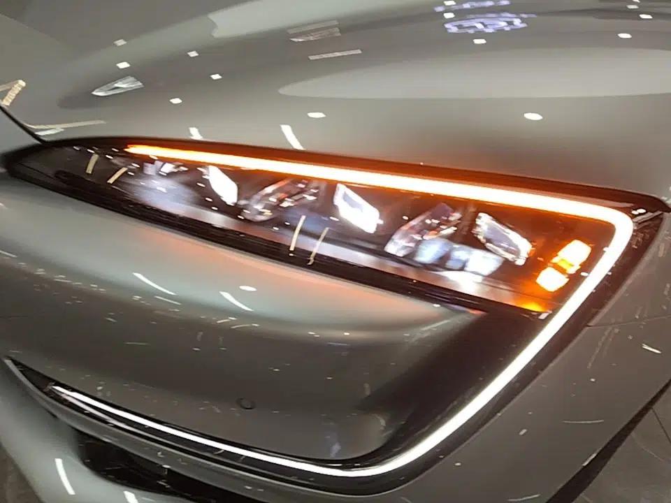 Yangwang U7 2025 PHEV Four-Seat Flagship Edition — миниатюра 9