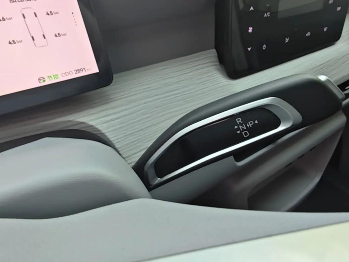 Ruichi R5 2025 Model Passenger Vehicle Smart Driving Ultra-Charging Edition, Pioneer Type I — миниатюра 17