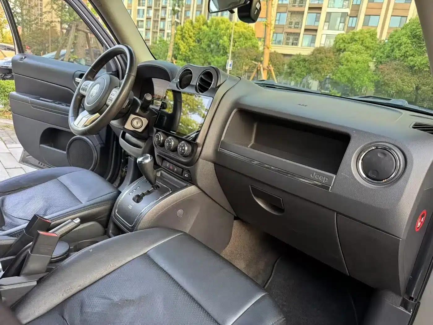2014 Jeep Compass 2.4L Sport Edition — миниатюра 9
