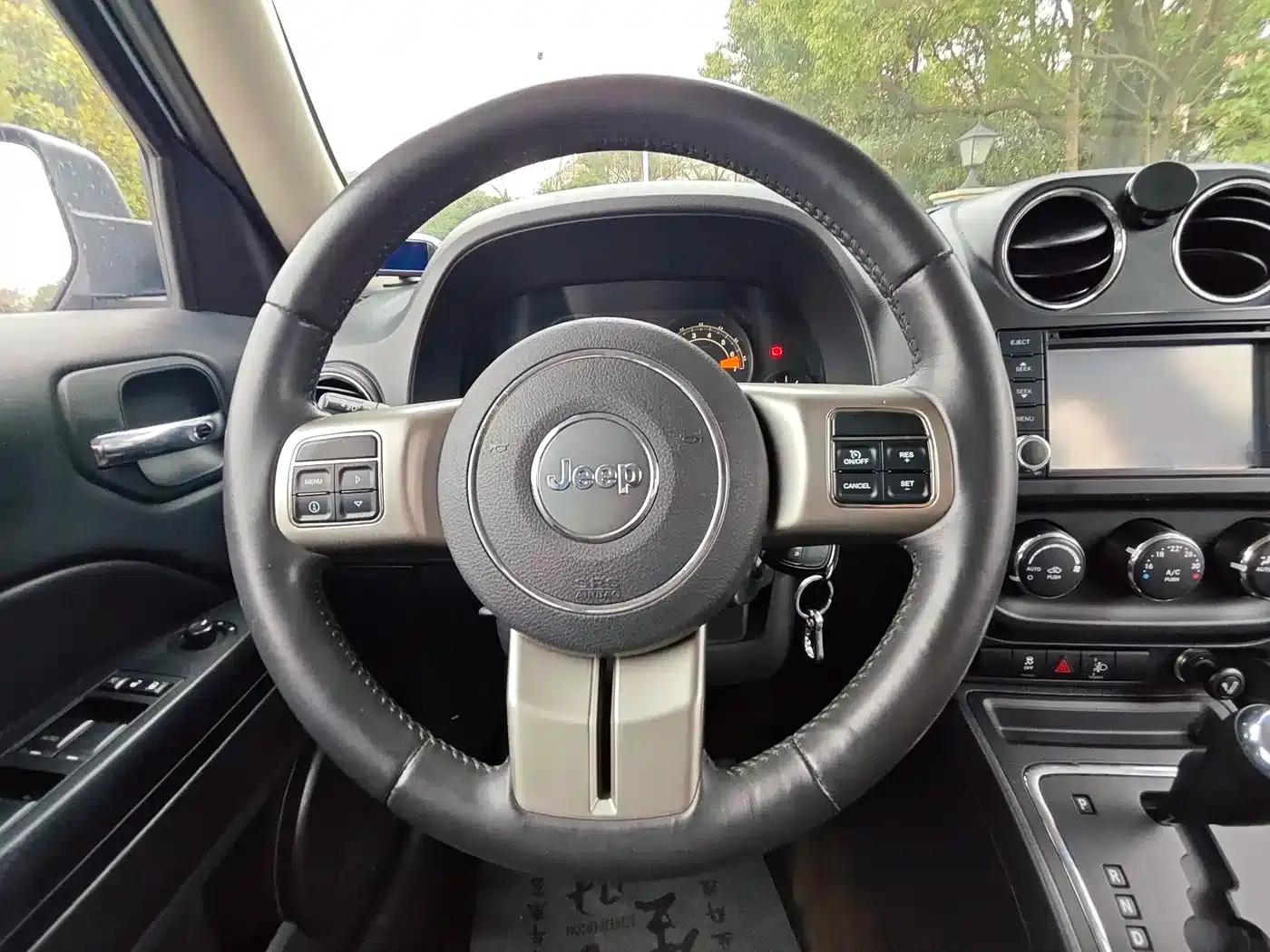 2014 Jeep Patriot 2.4L Serpentine Limited Edition — миниатюра 2