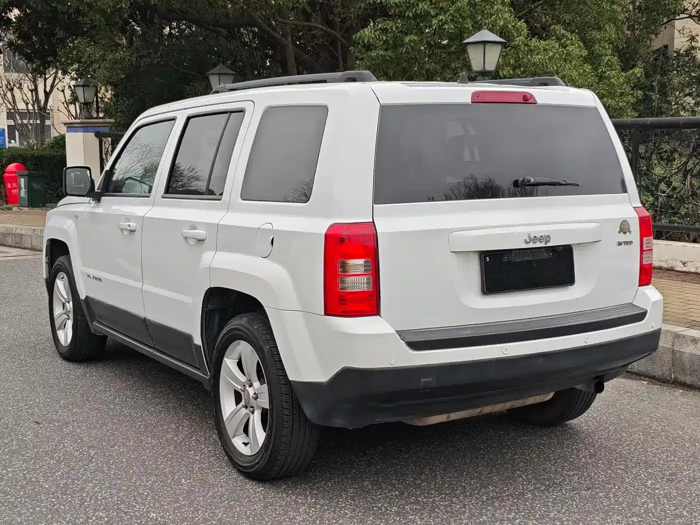 2014 Jeep Patriot 2.4L Serpentine Limited Edition — миниатюра 11