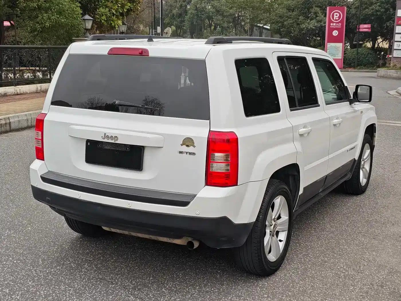 2014 Jeep Patriot 2.4L Serpentine Limited Edition — миниатюра 9
