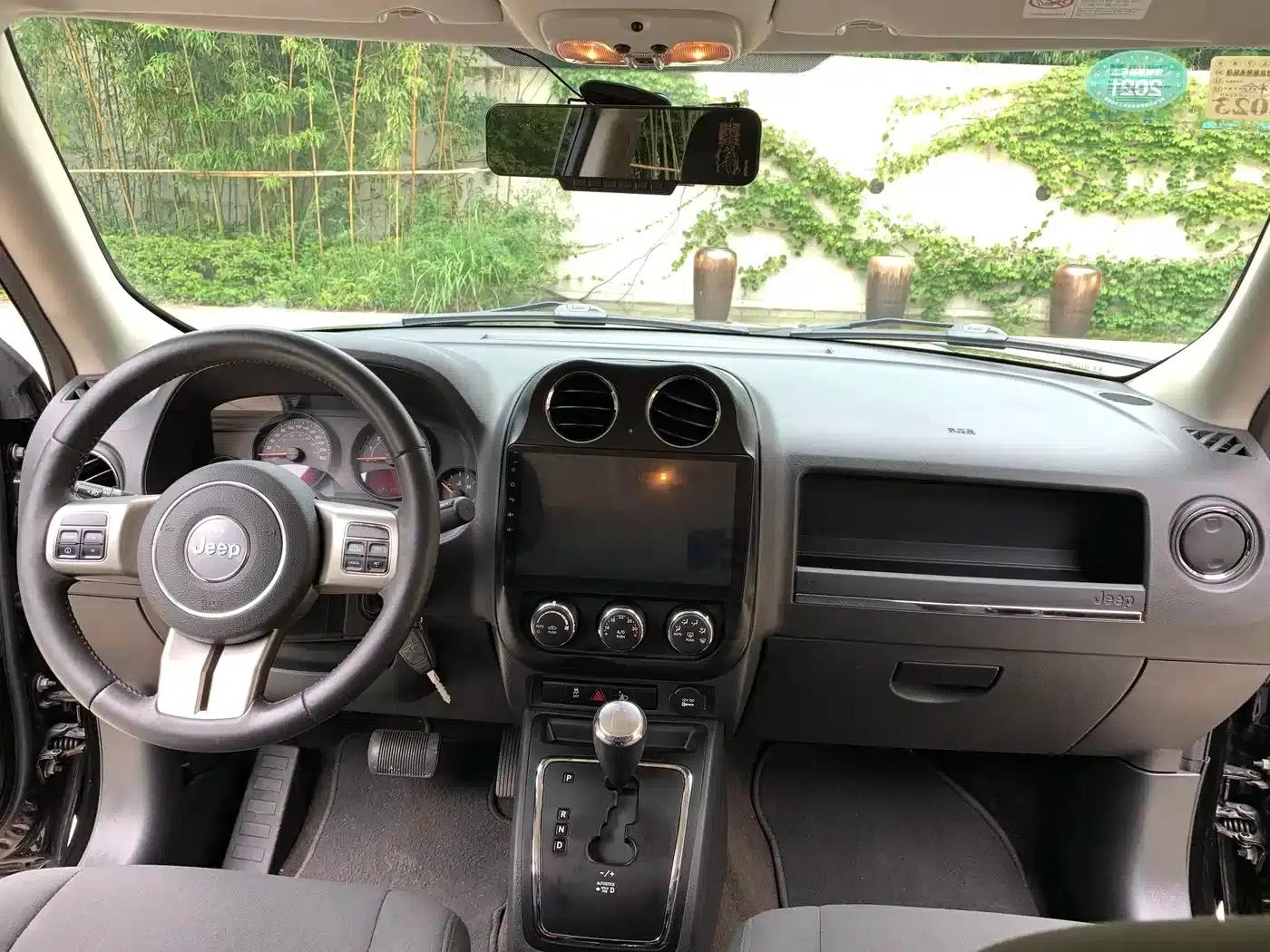 2013 Jeep Compass 2.4 Luxury Navigation Edition — миниатюра 18