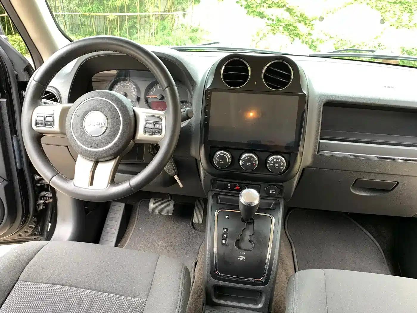 2013 Jeep Compass 2.4 Luxury Navigation Edition — миниатюра 22
