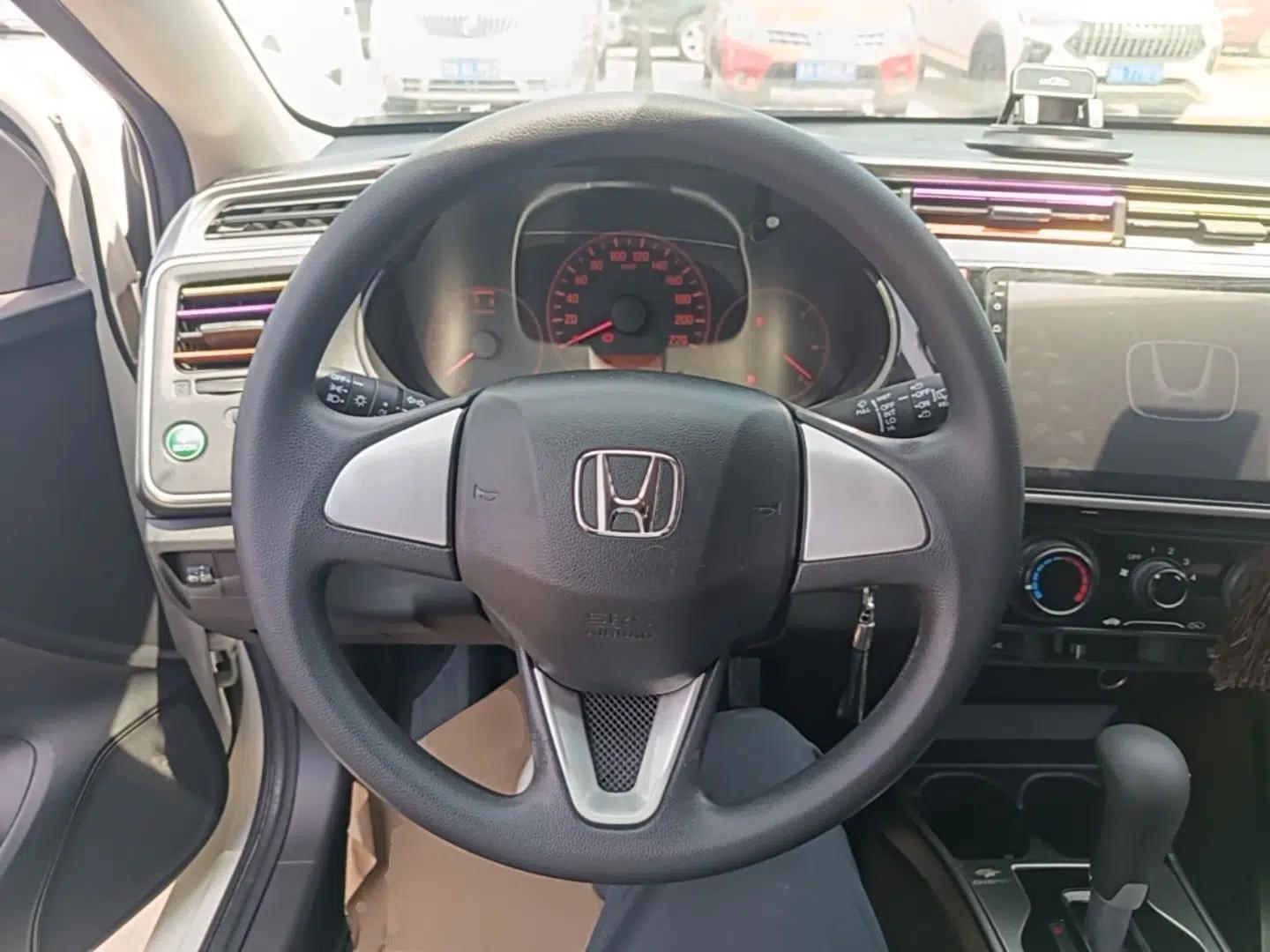 Honda Gienia 2017 1.5L CVT Classic Edition — миниатюра 13