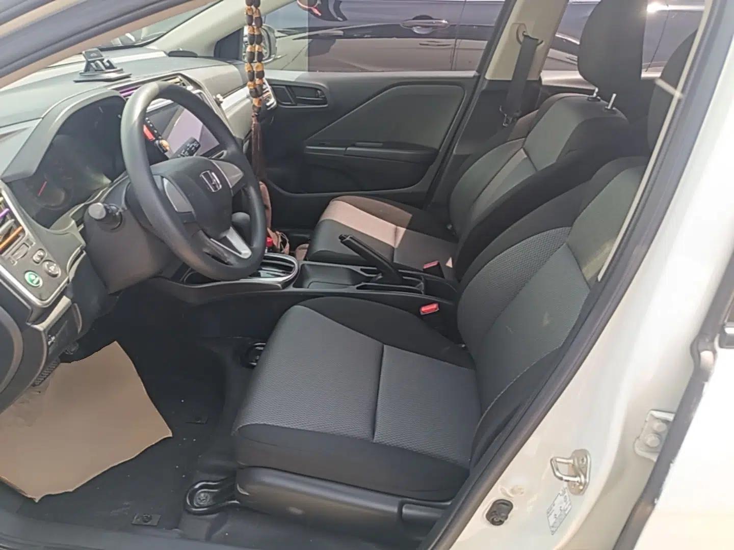 Honda Gienia 2017 1.5L CVT Classic Edition — миниатюра 17