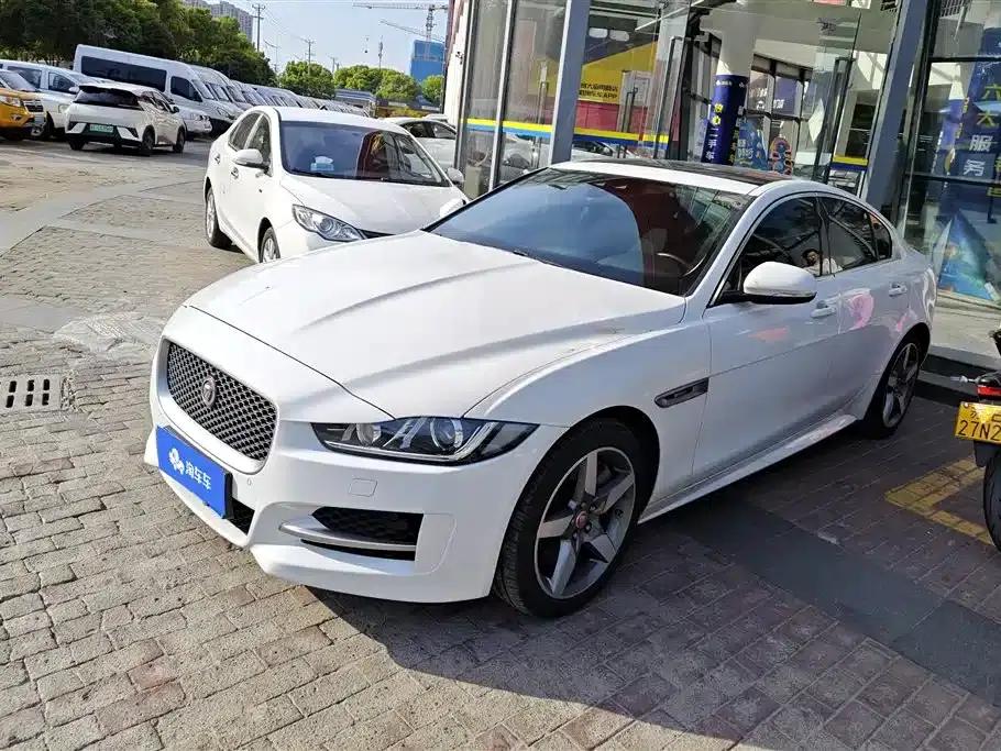 Jaguar XE 2018 2.0T 300PS AWD R-Sport — миниатюра 1